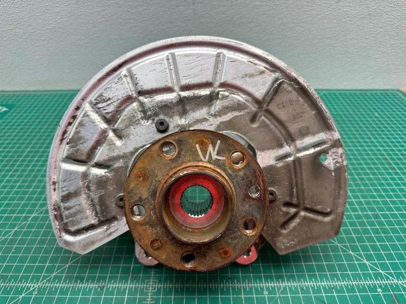 17-22 Alfa Romeo RWD REAR RIGHT PASSENGER SIDE SPINDLE KNUCKLE W/ HUB OEM