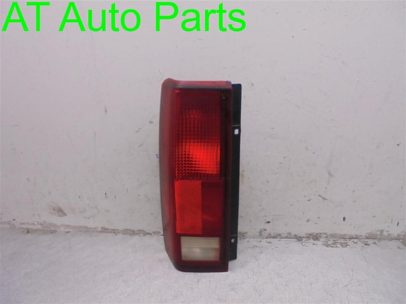 85-05 GMC SAFARI ASTRO LEFT DRIVER TAIL LIGHT TAIL LAMPREAR BRAKE OEM