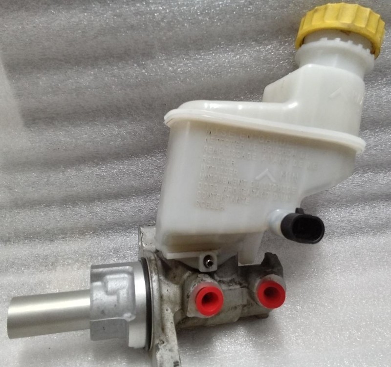 2012-2017 Fiat 500 HB Brake Master Cylinder w/ Reservoir 50443 68096055AA