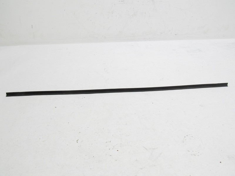 02-06 Maserati Coupe GT 2004 Front Left Driver Door Seal Weather Strip |