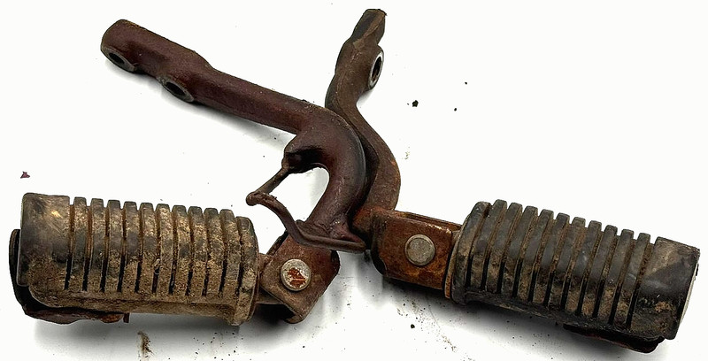 1980 Honda CM400T Front Foot Peg Rests Rider Left Right Pedal CM400 CM 400 T H3