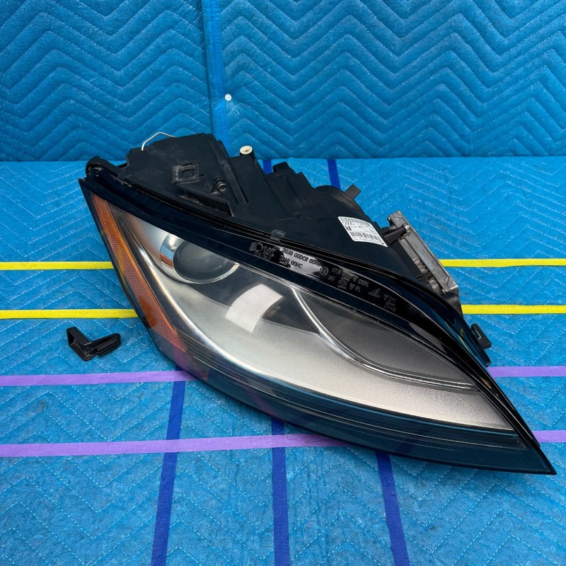 2007–2014 Audi TT Roadster Xenon Front Passenger Headlight OEM 8J0941004L