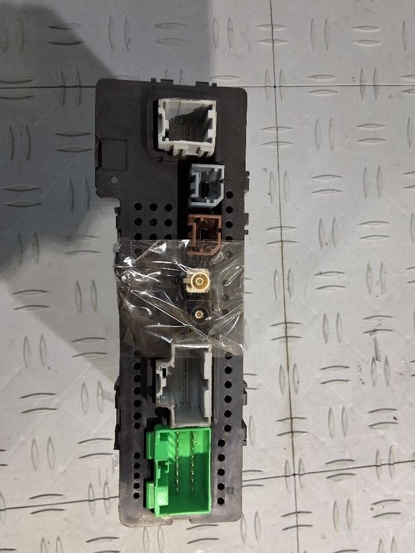 2015 GMC SIERRA 1500 Radio Receiver ID 13506449