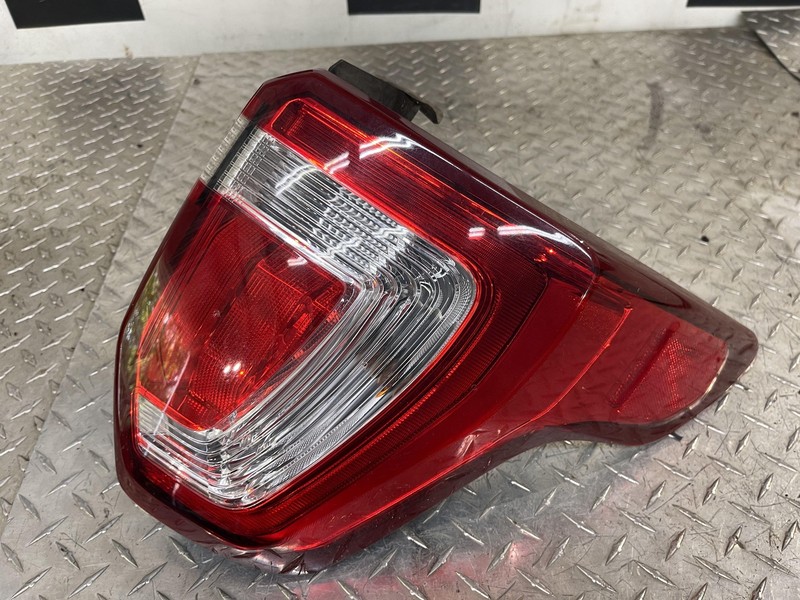 16-19 Ford Explorer Rear Passenger Tail Light Tail Lamp Oem Tested