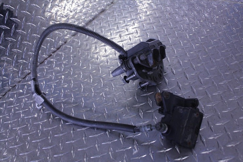 96 KAWASAKI EX 500 NINJA FRONT BRAKE PERCH W/RESERVOIR LINE CALIPER EX500