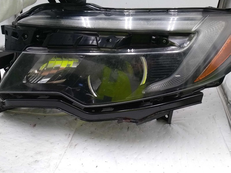 2017 Honda Pilot Left Headlight Assembly Grey 41508 Used 96k Miles