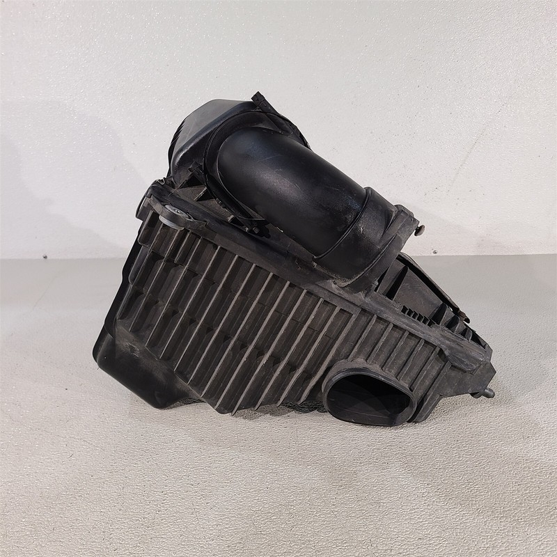 03-10 Porsche Cayenne Turbo SUV Passenger Side Rh Air Cleaner Housing Aa7483