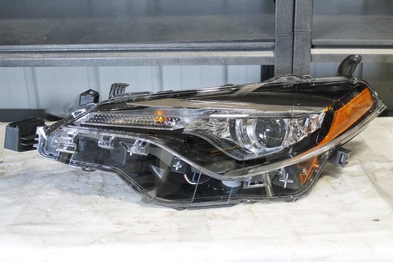 2017-2018 Toyota Corolla Left Driver Side HeadLight W/ Led Accent Capa