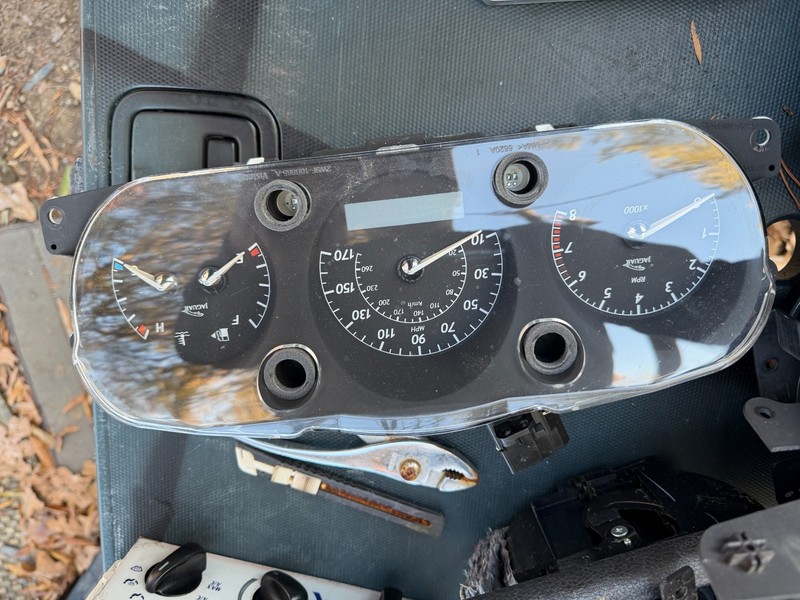 06-09 JAGUAR XJ XJ8 XJ OEM INSTRUMENT SPEEDOMETER GAUGE CLUSTER 167000 MILES