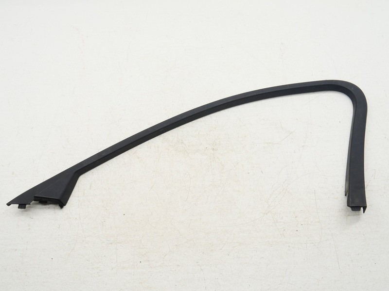 2018-2023 Kia Stinger RH Front Door Window Trim Molding 82921J5000 OEM