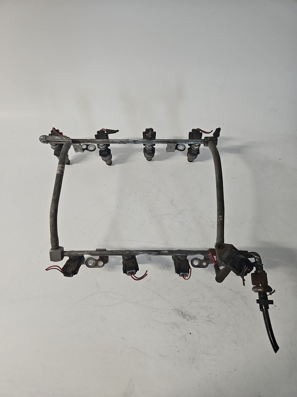 1998-2002 LINCOLN CONTINENTAL FUEL RAIL WITH INJECTORS 4.6L 32V OEM