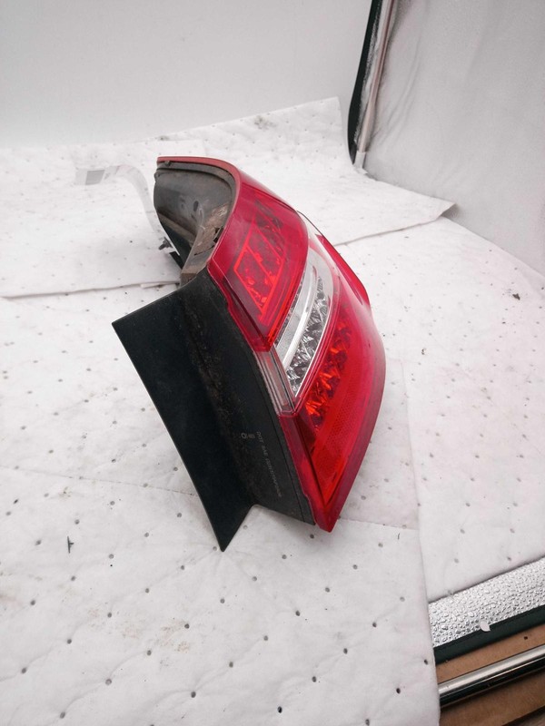 2012 Mercedes E-Class Right Tail Light Assembly White OEM 271383 119K Miles