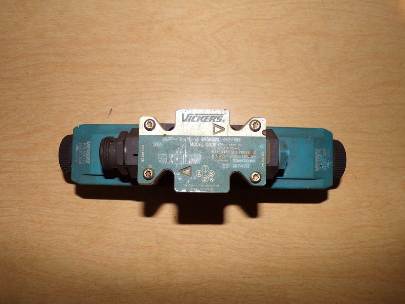 Vicker's DG4C-3-7C-M-FPA5WL-H7-60 508173 Valve *FREE SHIPPING*