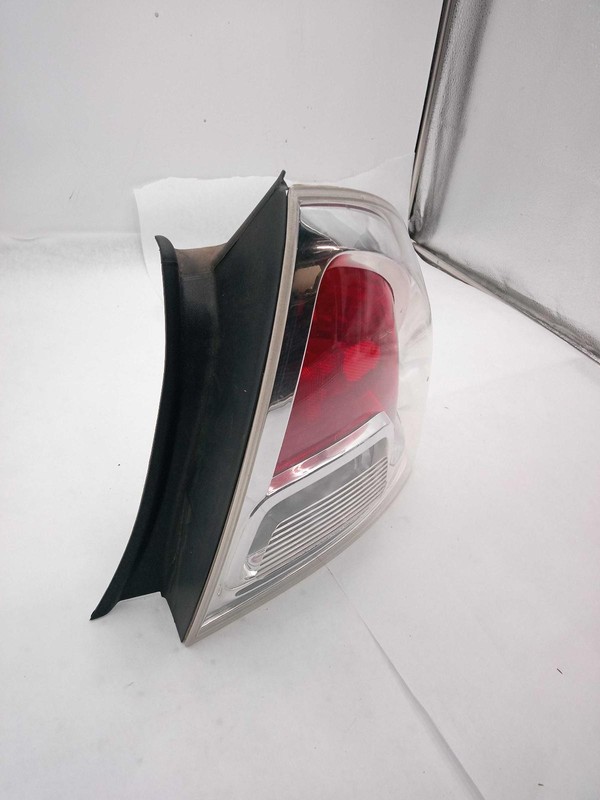 2008 Ford Fusion Right Tail Light Assembly Silver Used with Stress Cracks