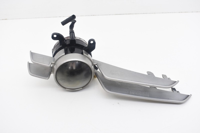 2003 BMW E46 330ci FRONT LEFT FOG LIGHT LAMP WITH TRIM OEM KW90