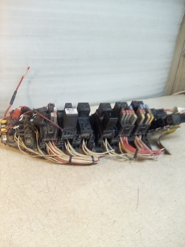 2003 Mack Vision Fuse Block 4MR21074M2