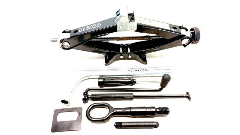 08-17 AUDI B8 A4 8T A5 S5 TOOL KIT JACK EMERGENCY TRUNK KIT OEM 063025