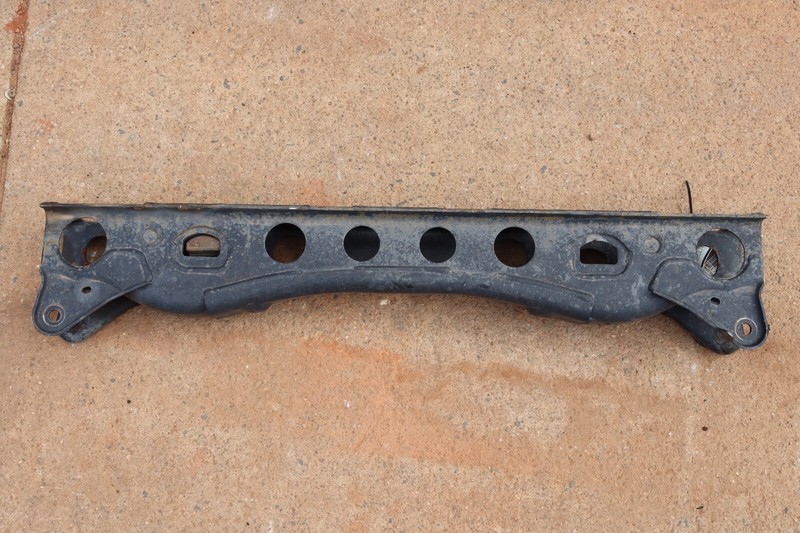 2020-2023 CHEVY SILVERADO 2500 HD 4WD RIGHT SIDE TORSION BAR SUPPORT BRACKET OEM