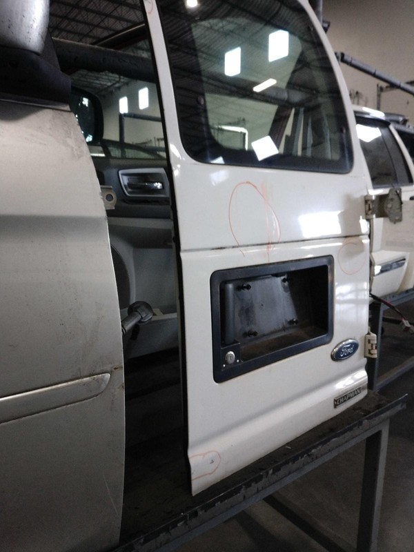 2006 Ford E150 Van Right Rear Cargo Door - Good Condition, No Rust, Paint Chip