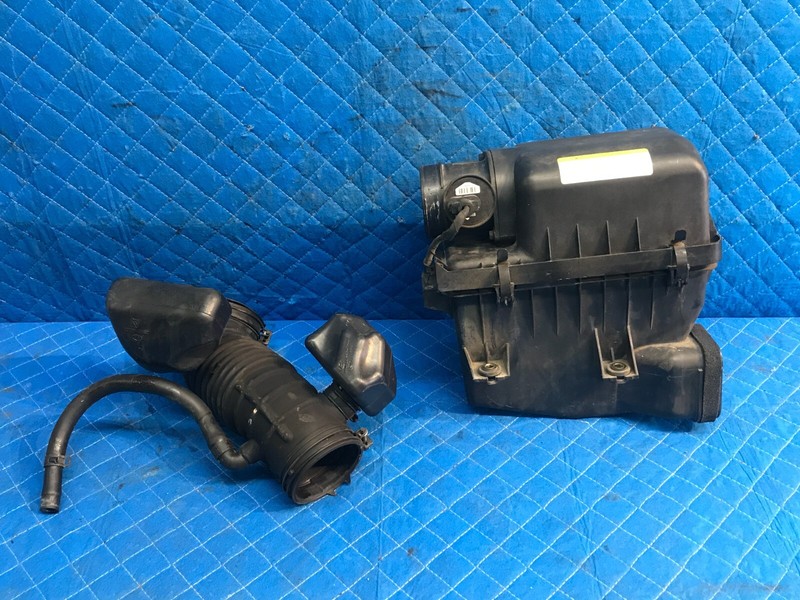 06-10 ENTOURAGE AIR CLEANER FILTER BOX W/ RESONATOR OEM
