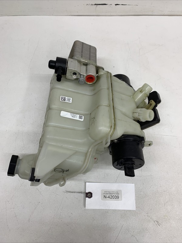 Tesla Model 3 Expansion Tank 1077617-00-E 1097015-00-M 42039 M17
