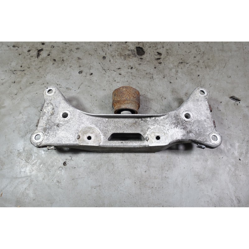97-03 BMW E39 540i Touring Sedan Cross Member Mount Bracket for Auto Trans OEM