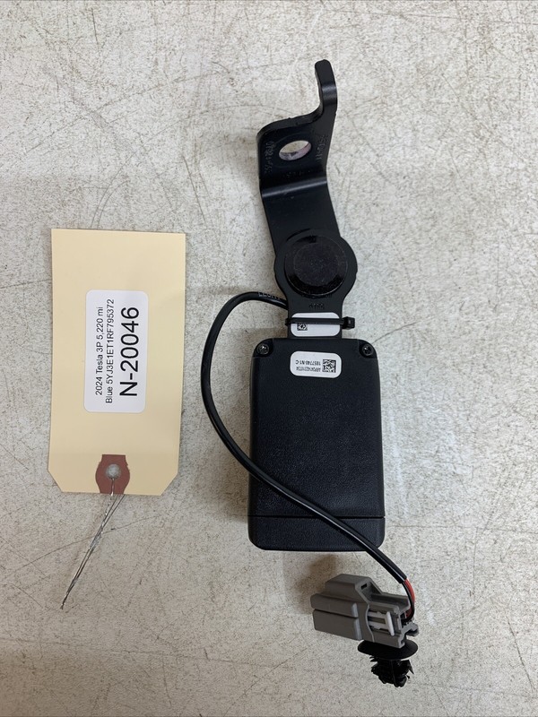 ⚡️24-25 TESLA M3 Rear LH Driver Side Buckle Seatbelt Seat Belt 1857740 20046 B8