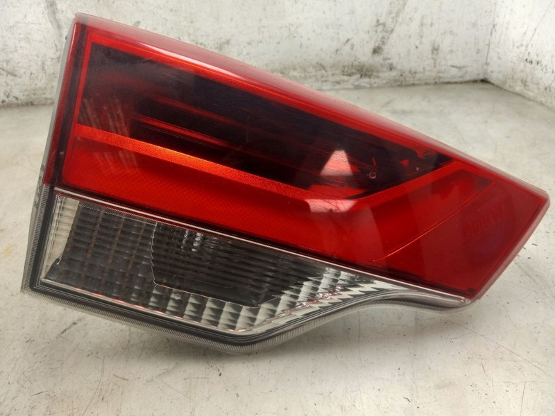 17 18 19 TOYOTA HIGHLANDER DRIVER LEFT TAIL LIGHT LIFTGATE MOUNTED