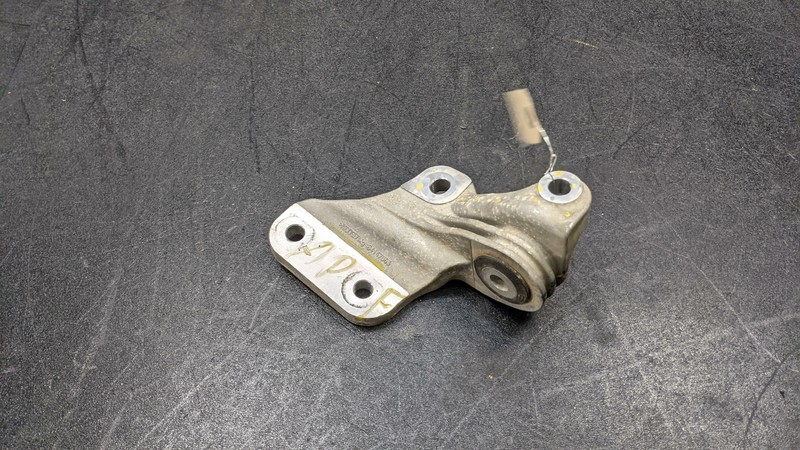 Transmission Mount Bracket 2019 GMC Terrain 2018 2020 SLE 84147063