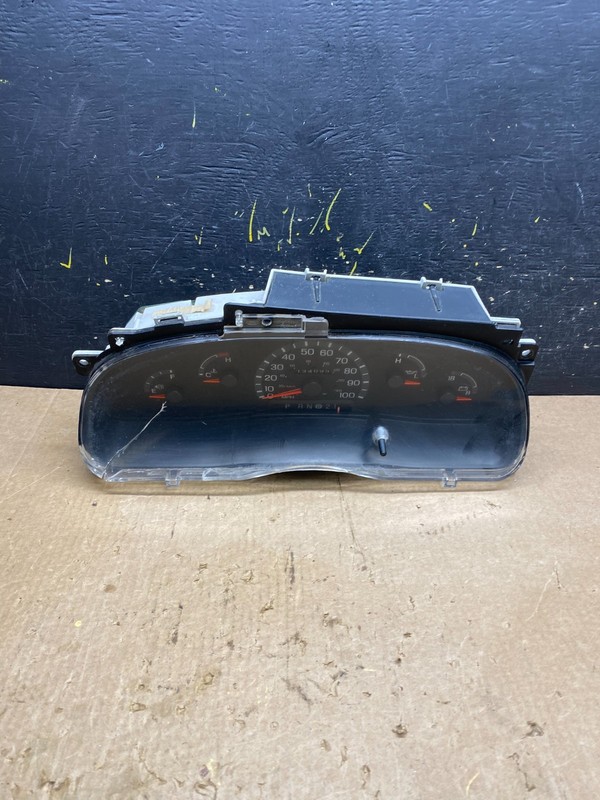 2001-2002 Ford Econoline E250 E350 Van Speedometer Instrument Cluster ad2142 DG
