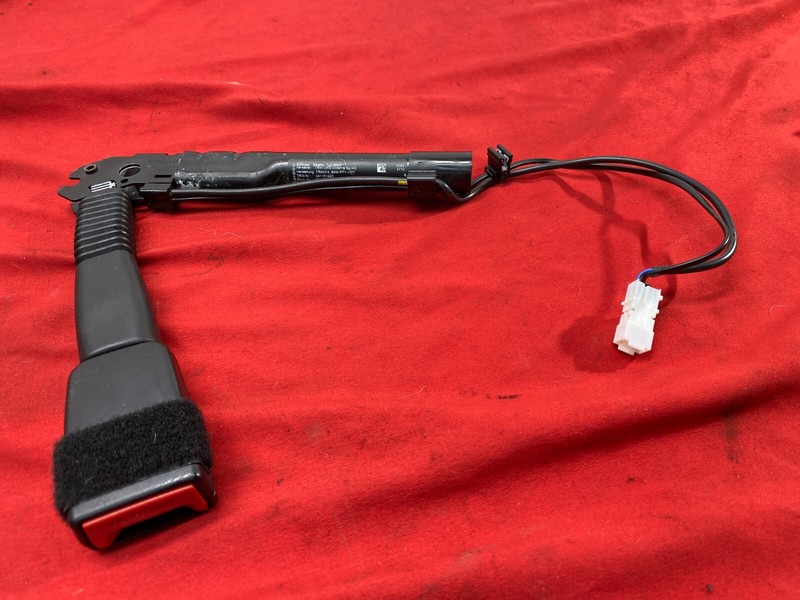 BMW F22 F30 F32 F36 F80 F82 Front Right Passenger Seatbelt Tensioner Buckle OEM✅