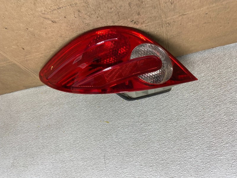 2006 to 2010 Mercedes W251 R-Class Left Driver LH Side Tail Light Y6983 DW