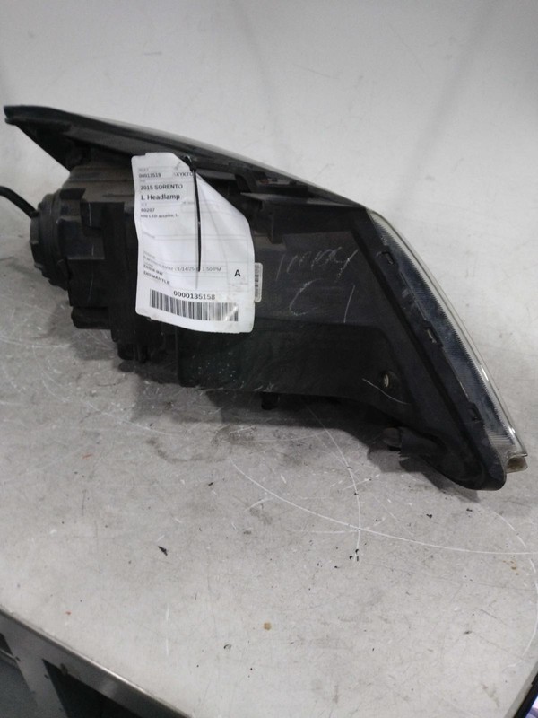 2015 KIA SORENTO Left Headlight Assembly OEM 584975 Used 92K Miles