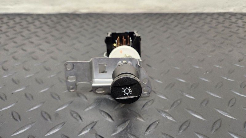 02-08 Ford E450SD Headlamp Headlight Switch Assembly OEM 6C2Z-11654-A