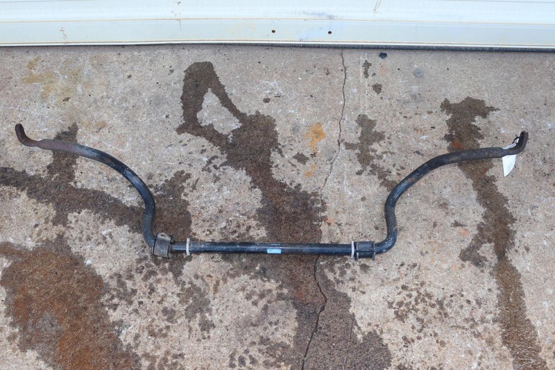 2007-2018 LEXUS ES350 SEDAN FRONT ANTI ROLL STABILIZER SWAY BAR SUPPORT OEM