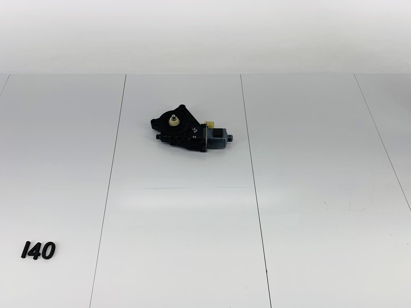 11-15 KIA SORENTO REAR RIGHT SIDE DOOR WINDOW REGULATOR SWITCH BUTTON OEM