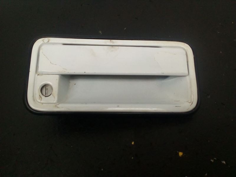 99-00 Cadillac Escalade Front Right Passenger Door Handle OEM 15742230