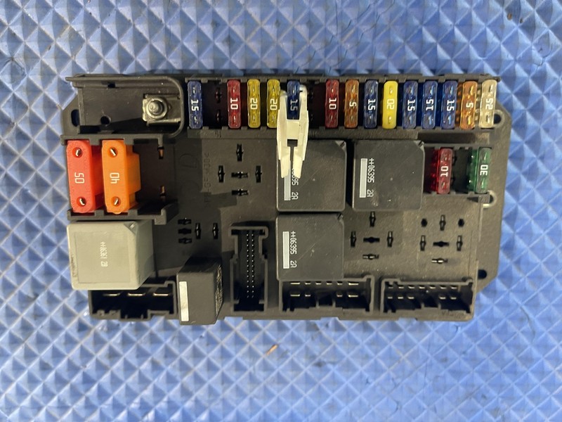 2007-2009 Land Rover Range Rover Engine Fuse Box Assembly Tested Oem *