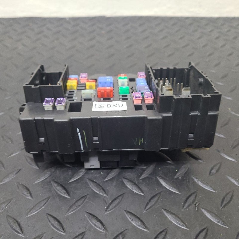 14-19 Chevrolet Silverado Right Passenger Dash Fuse Box OEM 23443944