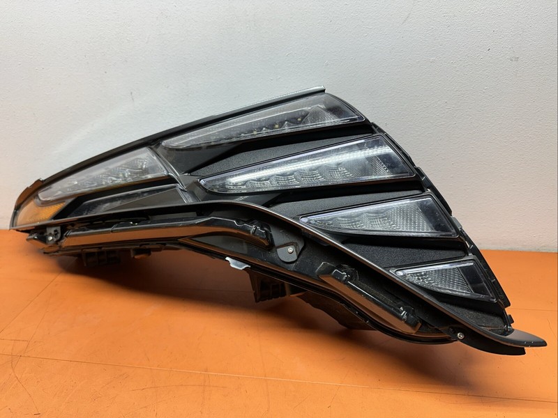 92208 CW | 2022 2023 Hyundai Tucson LED Right Running Light ( READ ) OEM RH