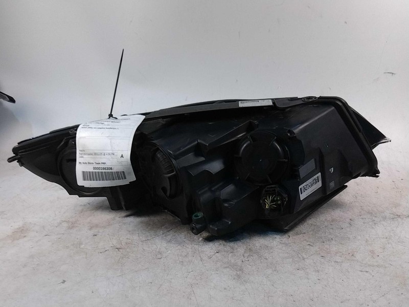 Used Left Headlight Assembly fits: 2018 Land rover Discovery sport xenon HID w/o