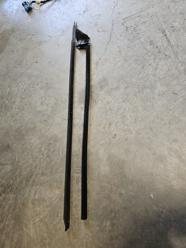 2014RH RIGHT PASSENGER DOOR Felt Trim
