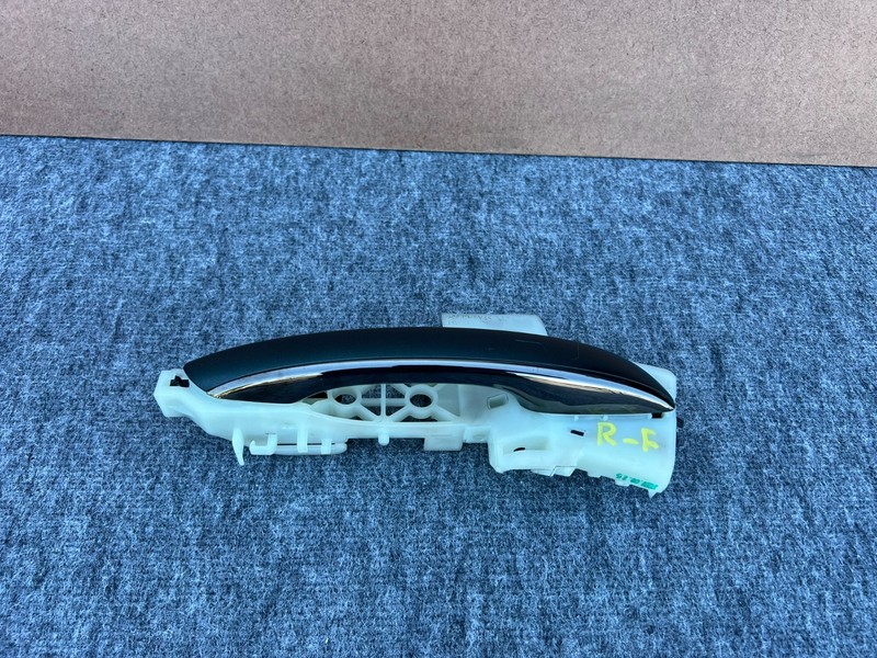 GENESIS GV70 2022-2026 OEM FRONT RIGHT PASSENGER EXTERIOR DOOR HANDLE (GREEN)