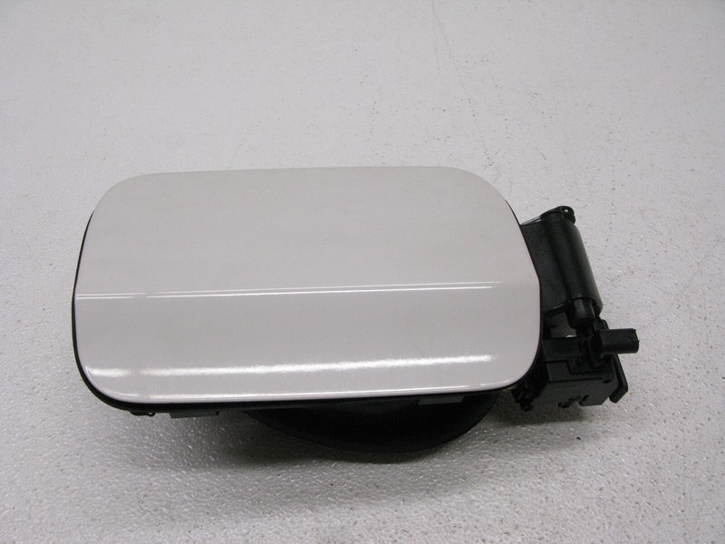 12-18 BMW F30 320i 328i SEDAN FUEL TANK FILLER FLAP DOOR TRIM COVER LID OEM 0828