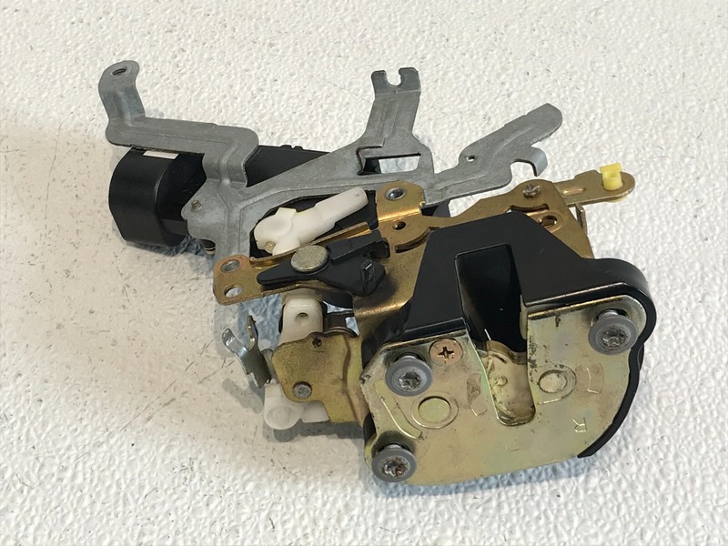 01-07 Toyota Sequoia RIGHT RH REAR Passenger Door Latch Lock Actuator