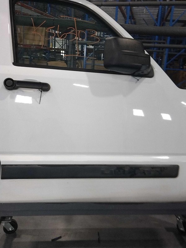 Used Front Right Door Assembly Front fits: 2012 Jeep Liberty electric Front Righ