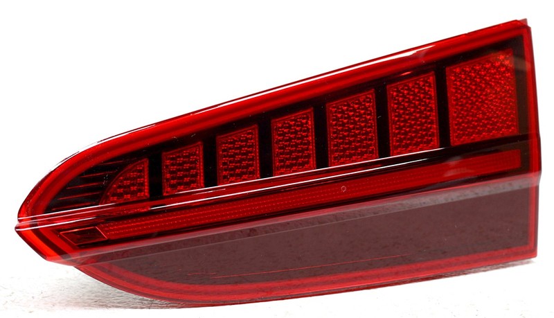 OEM Right Passenger Side LED Tail Lamp For Hyundai Santa Fe 2.5L Lens Chip