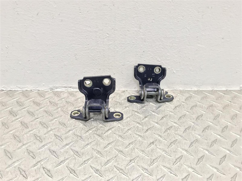 2001 CHEVROLET TRACKER PASSENGER REAR DOOR HINGES PAIR OEM 91177605