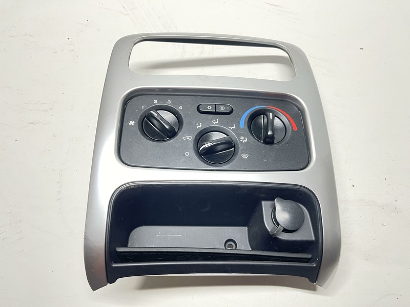 2004-2007 JEEP LIBERTY CLIMATE CONTROL WITH BEZEL OEM TESTED