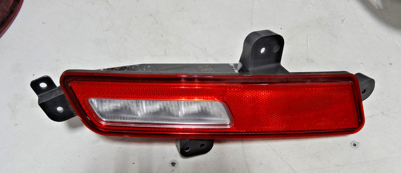 2022-2025 Jeep Wagoneer Right Passenger Side Tail Light/ Reflex Lamp assembly!